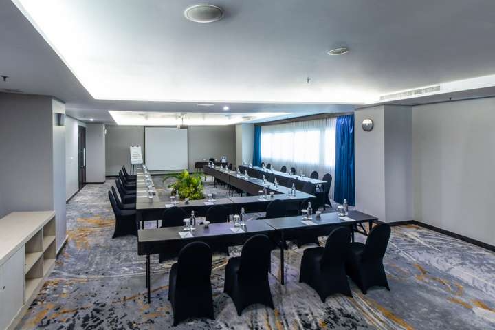 Ruang meeting Diamond 6 & 7 Aston Cirebon