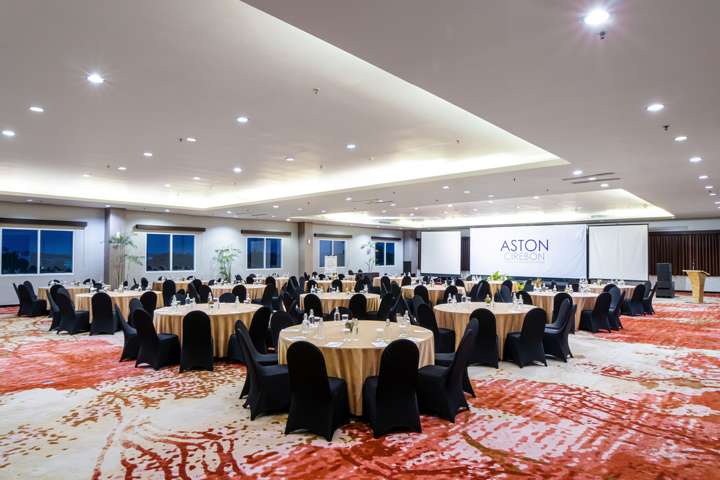 Onyx Room Aston Cirebon untuk wisuda sekolah